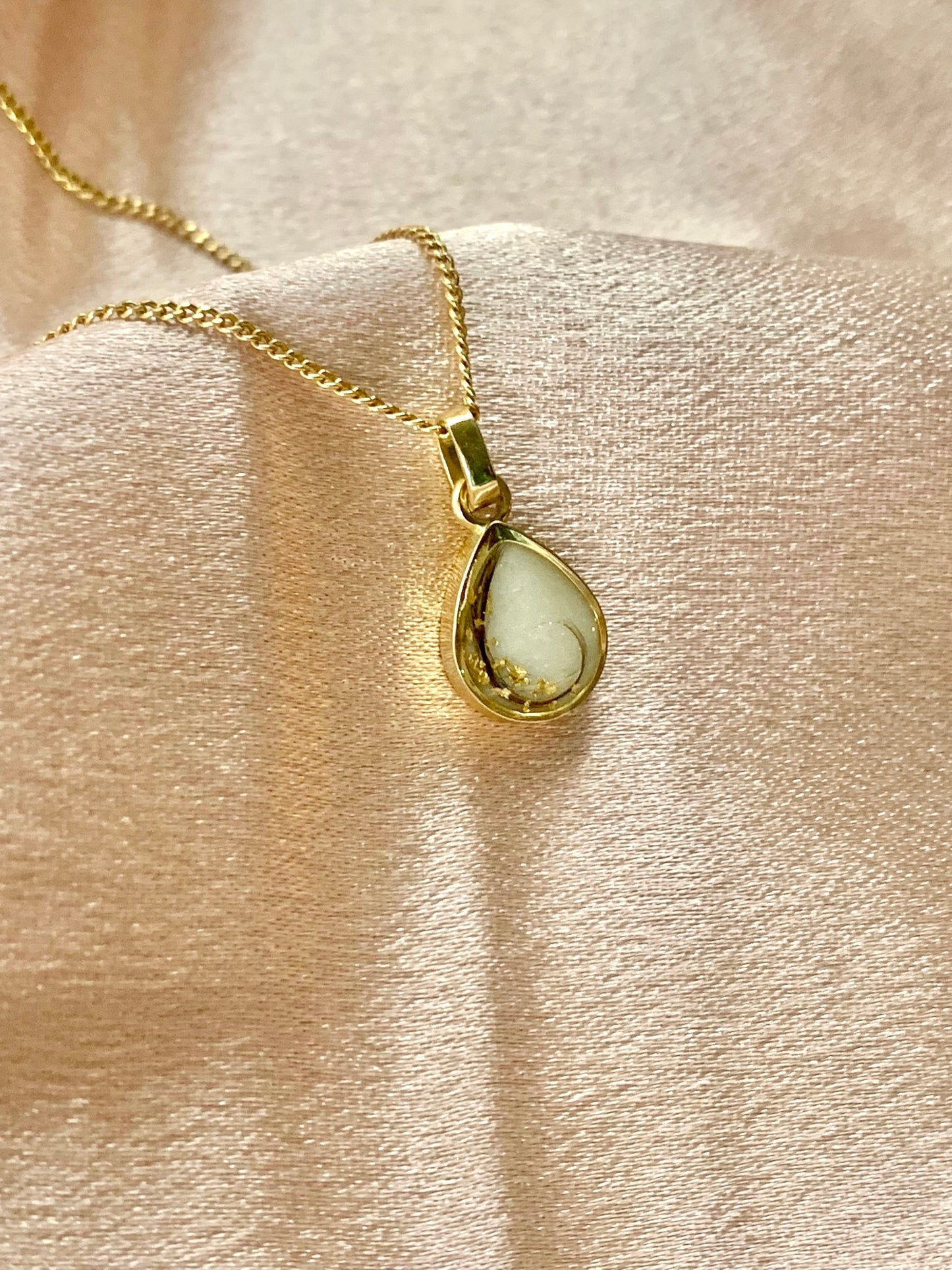 Ciondolo al latte materno Odette in oro 14 carati