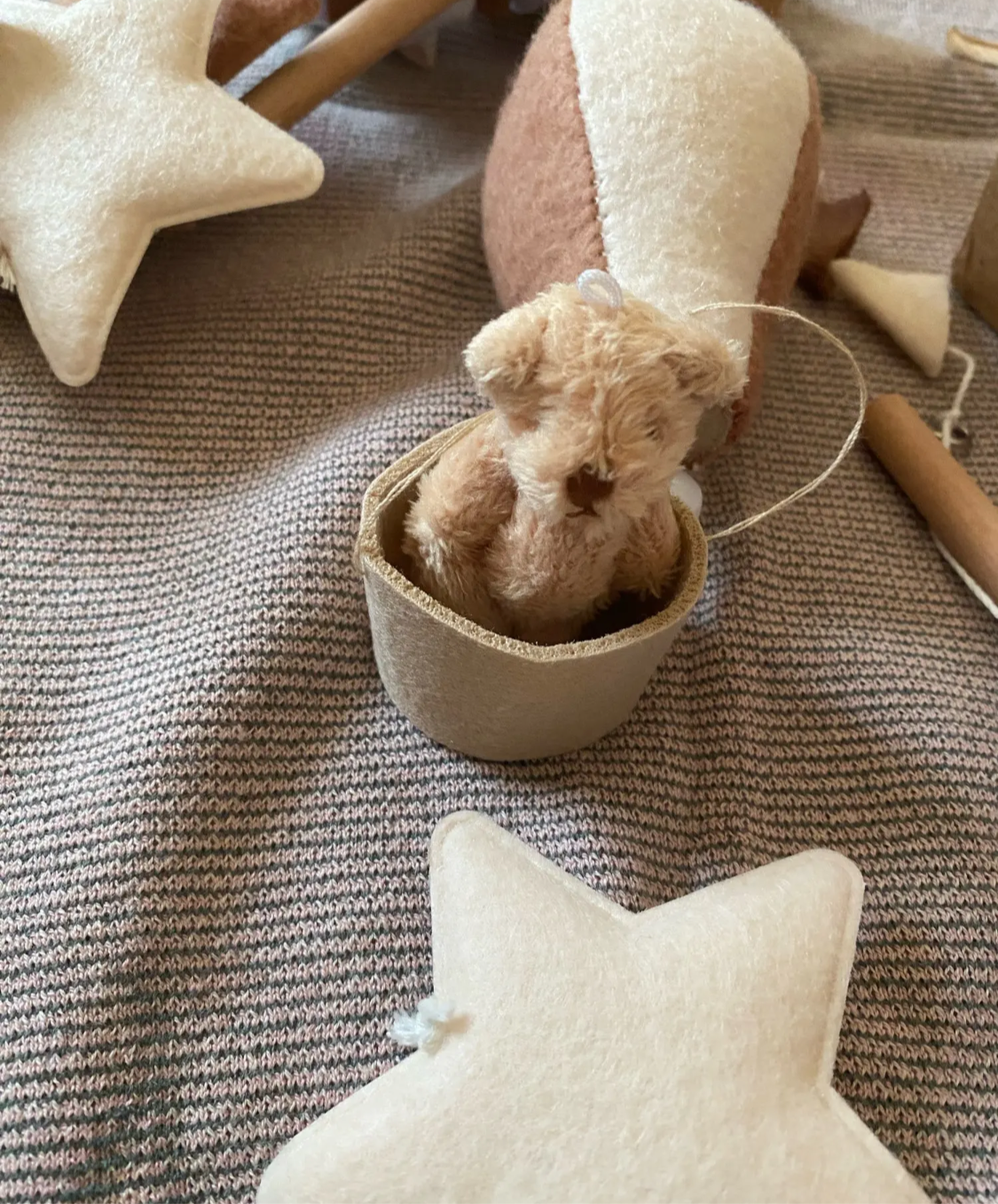 Bär und Schaf Baby Mobile aus Holz und Filz handgefertigt (in 3 Farben)