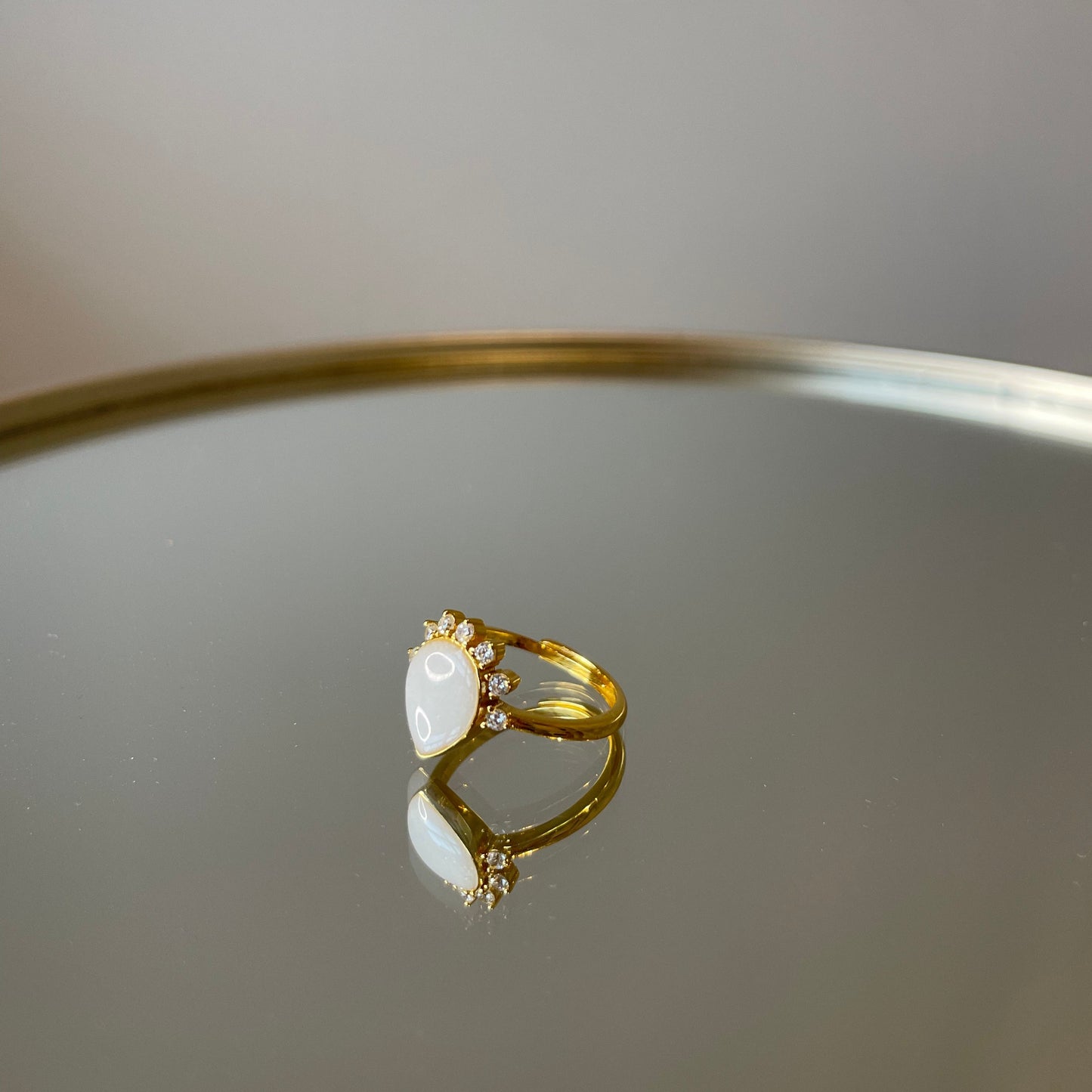 O anel de saudação ao sol - prata, banhado a ouro, banhado a rosa