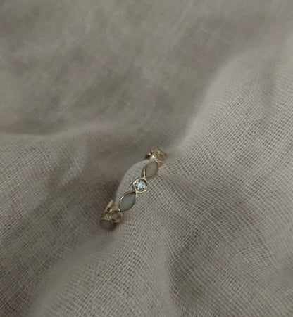 Anel de leite materno Céline pedras de nascimento, banhado a prata, ouro e rosa (também disponível sem serrilhados)