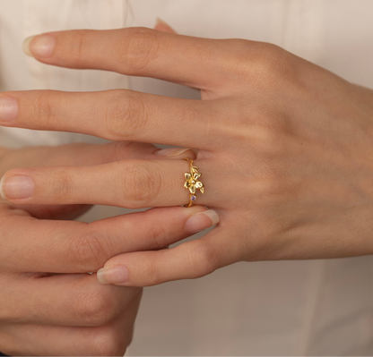 Anello fiore nascita oro