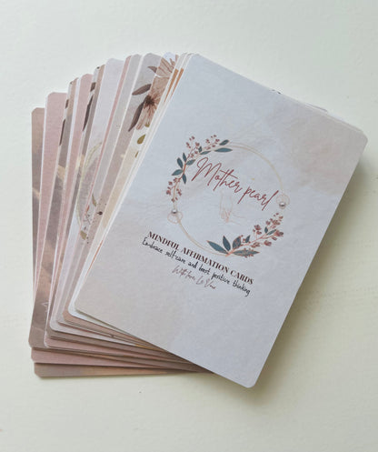 Cartes d'affirmation avec boucles d'oreilles et support pour mamans