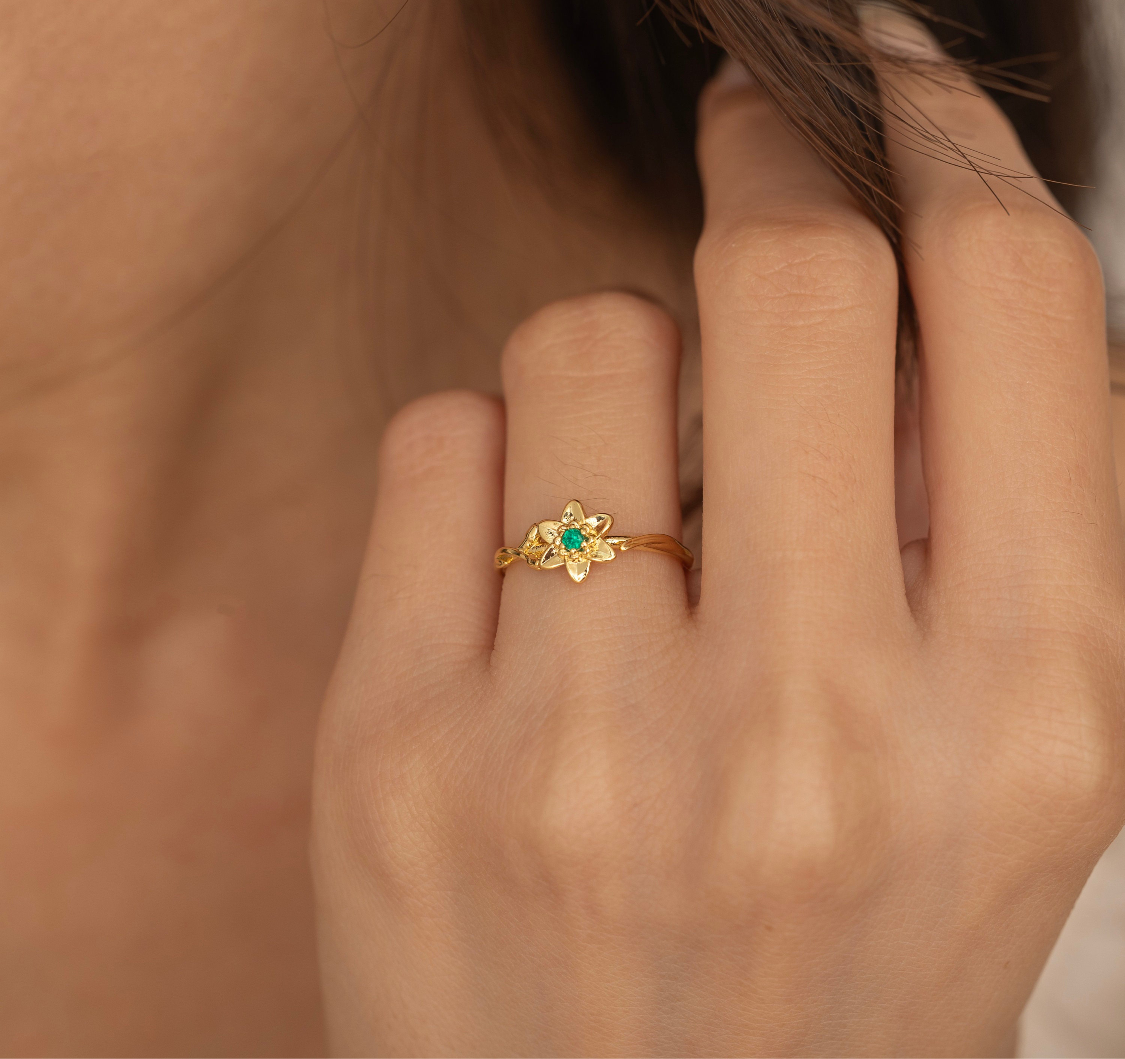 Anello fiore nascita oro