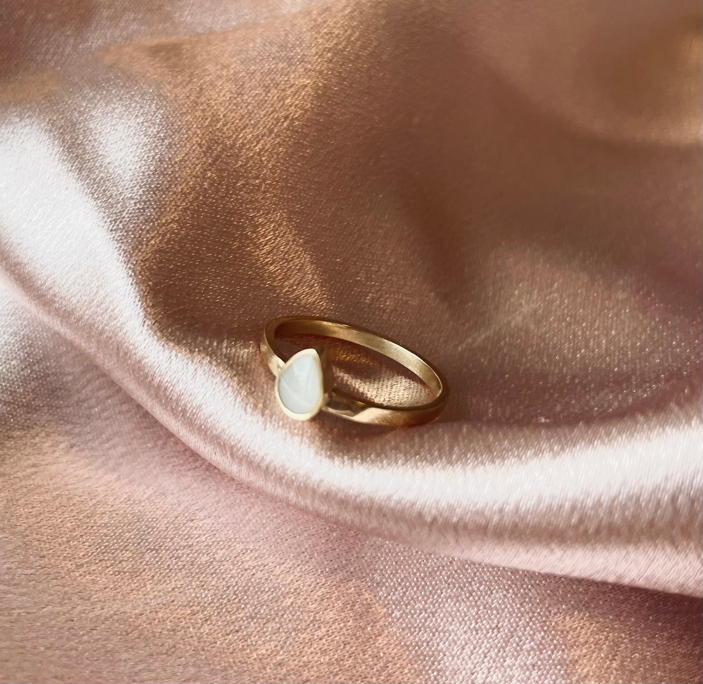 Anello per latte materno Odette in oro (14 carati).