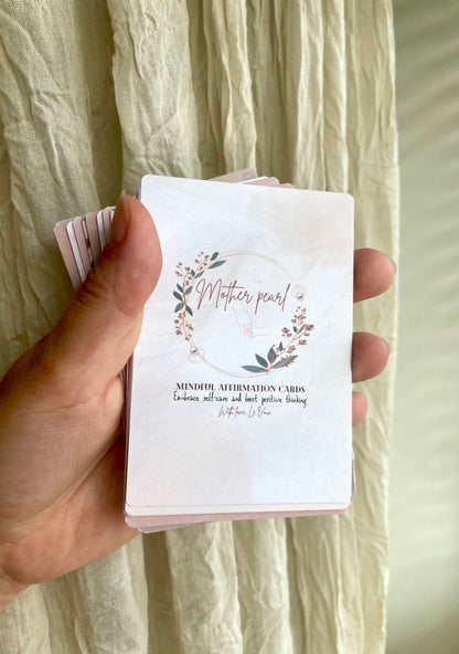Cartes d'affirmation avec boucles d'oreilles et support pour mamans