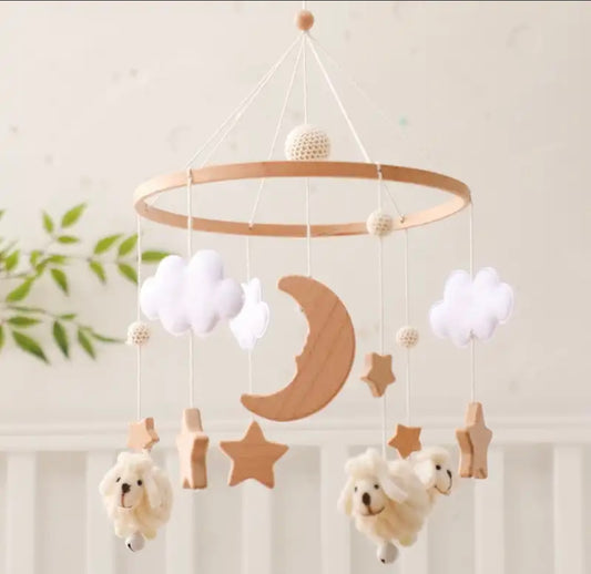 babymobiel met de hand gemaakt voor boven babybed of box