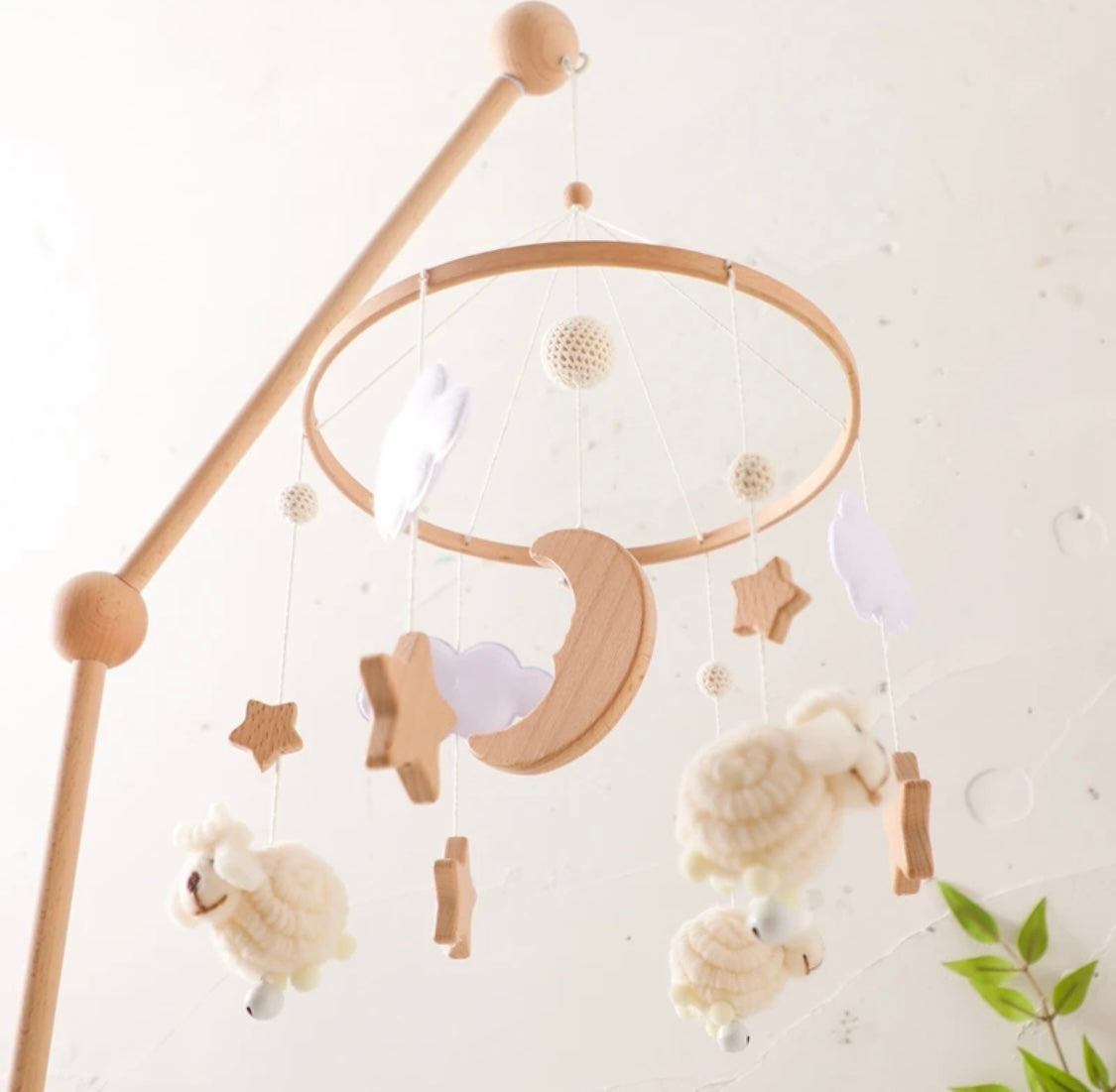 Bär und Schaf Baby Mobile aus Holz und Filz handgefertigt (in 3 Farben)