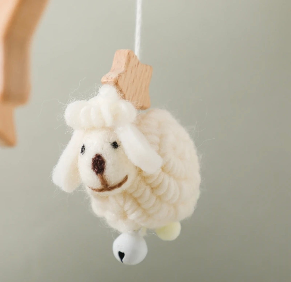 Bär und Schaf Baby Mobile aus Holz und Filz handgefertigt (in 3 Farben)