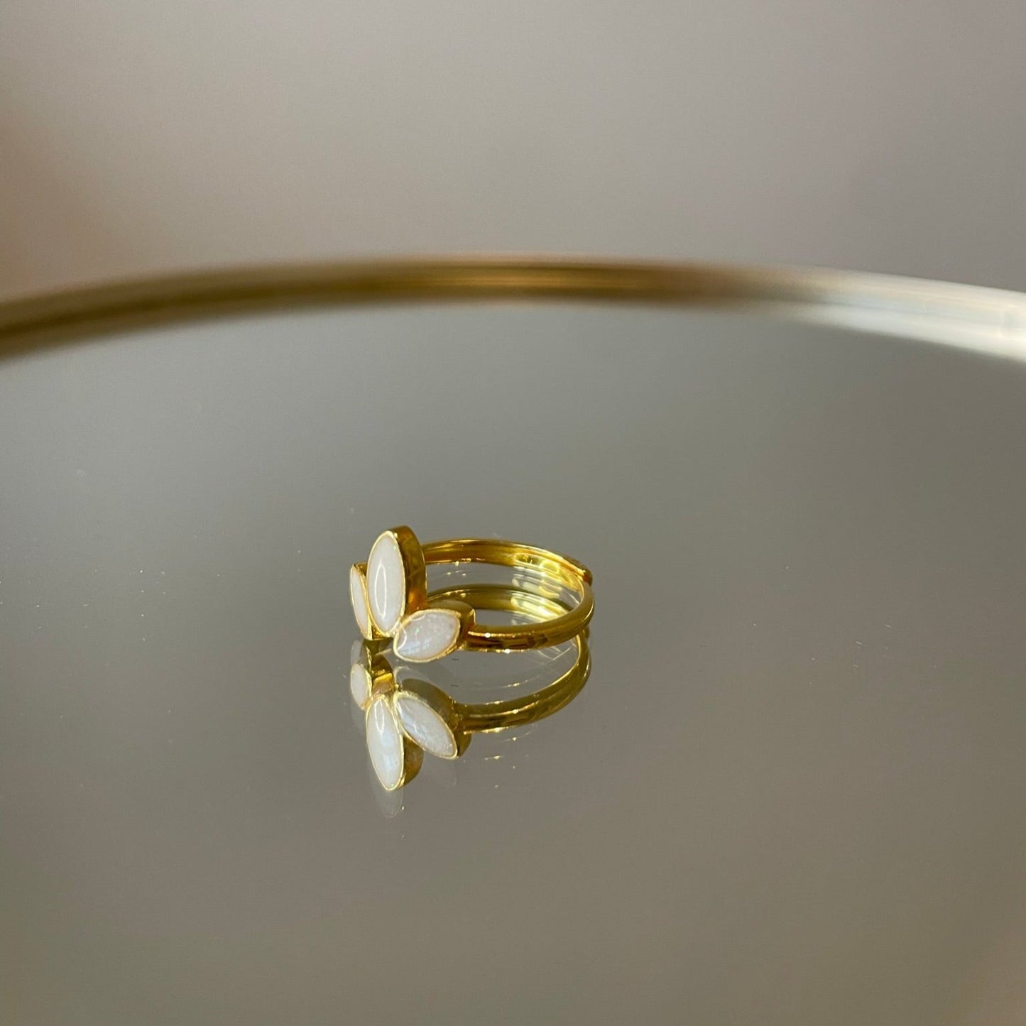 L'anello per il latte materno con fiore di loto - oro 14 carati
