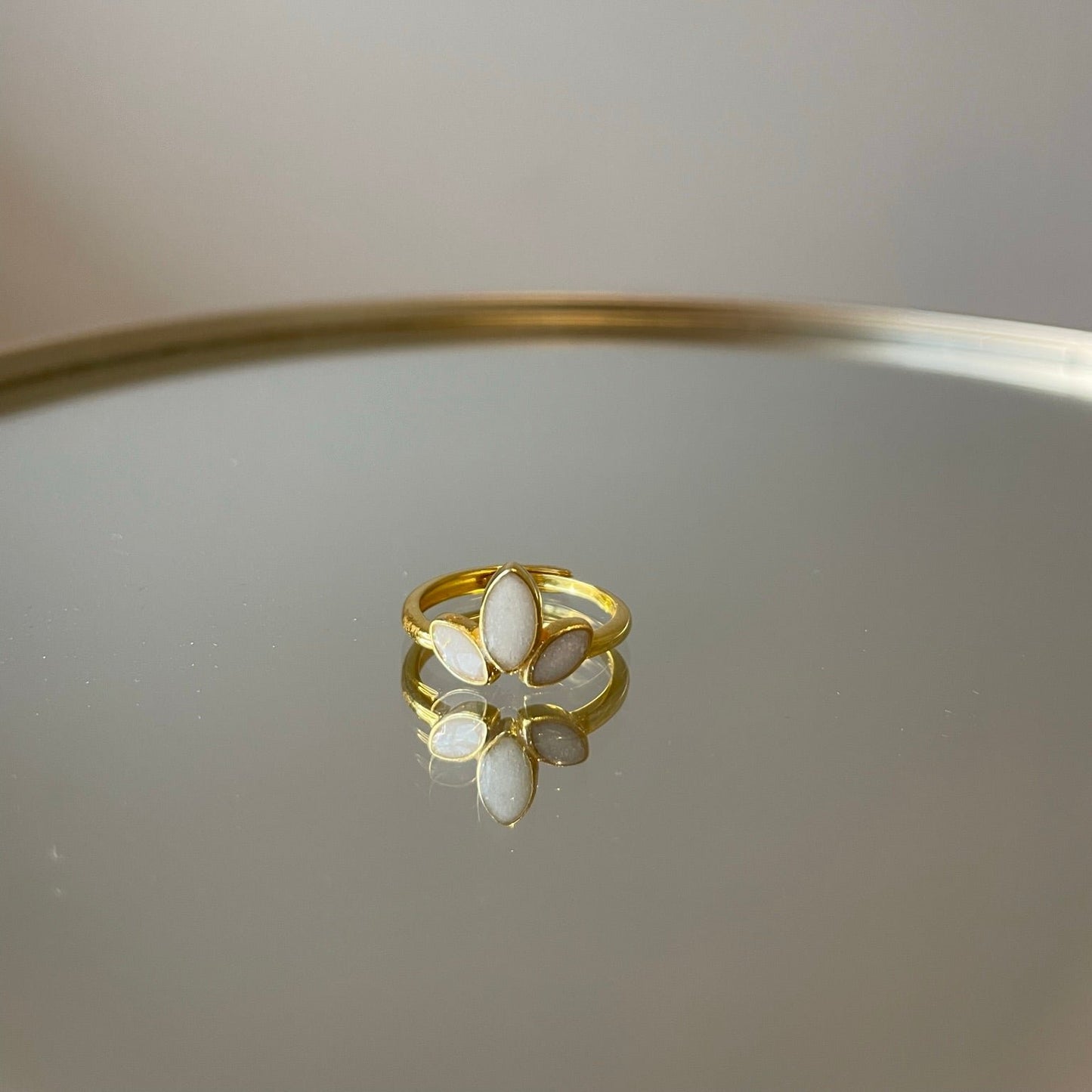 L'anello per il latte materno con fiore di loto - oro 14 carati